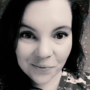 Meet your Posher, Caitlin